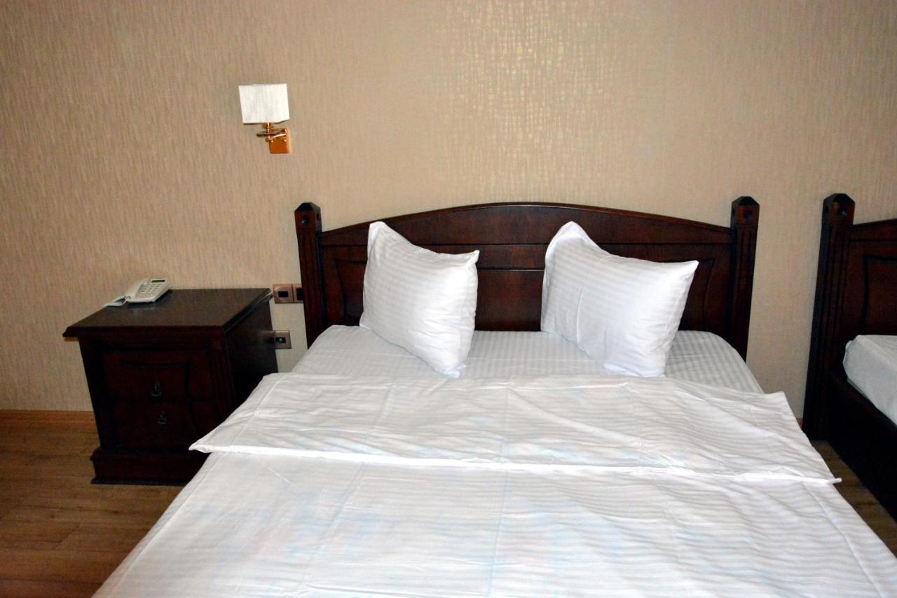 Deluxe Hotel Gandża Zewnętrze zdjęcie