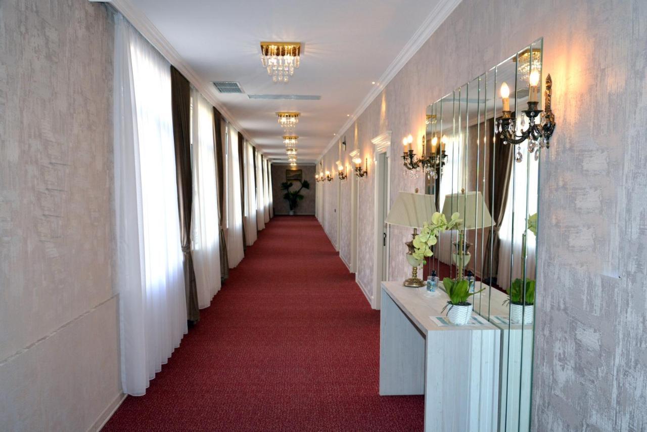 Deluxe Hotel Gandża Zewnętrze zdjęcie