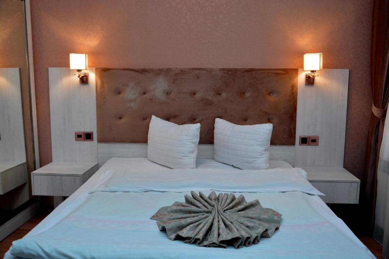 Deluxe Hotel Gandża Zewnętrze zdjęcie