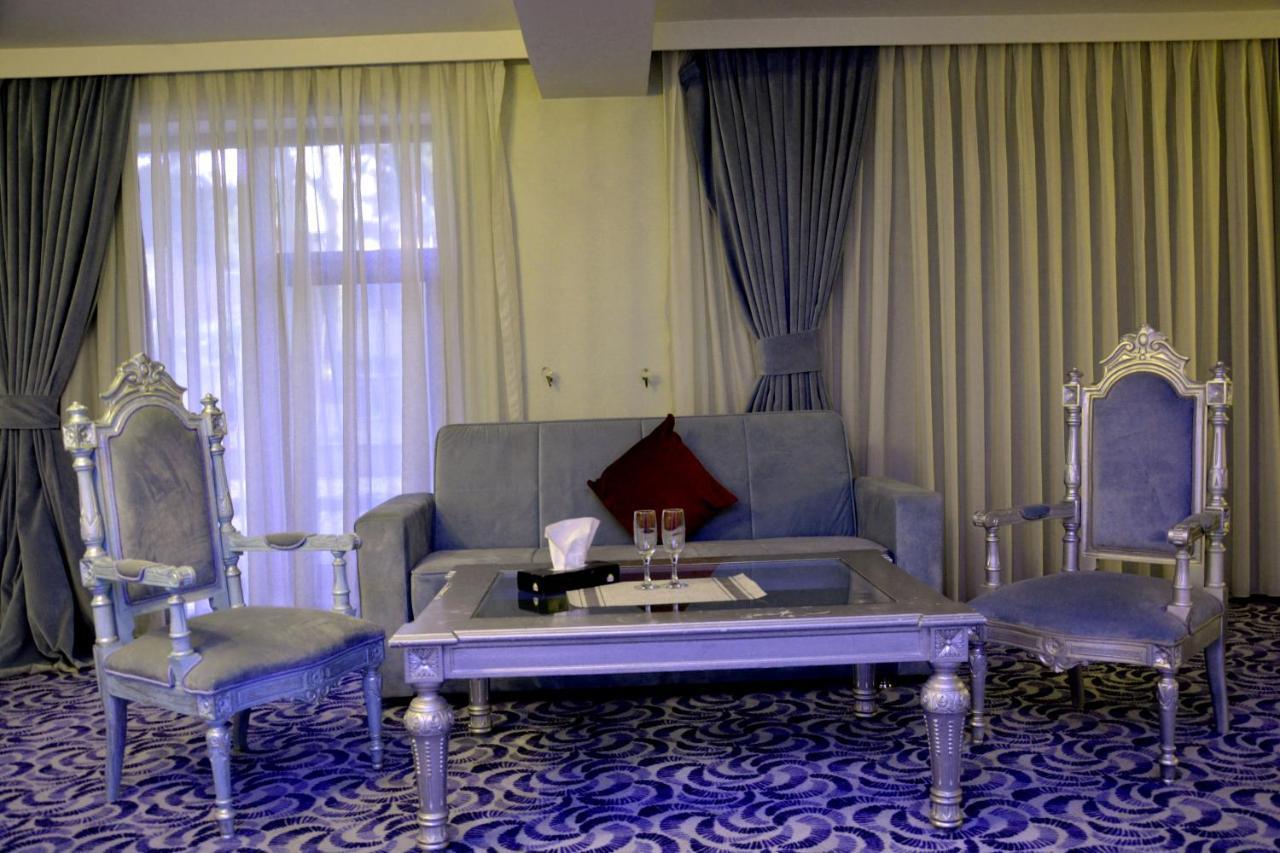Deluxe Hotel Gandża Zewnętrze zdjęcie