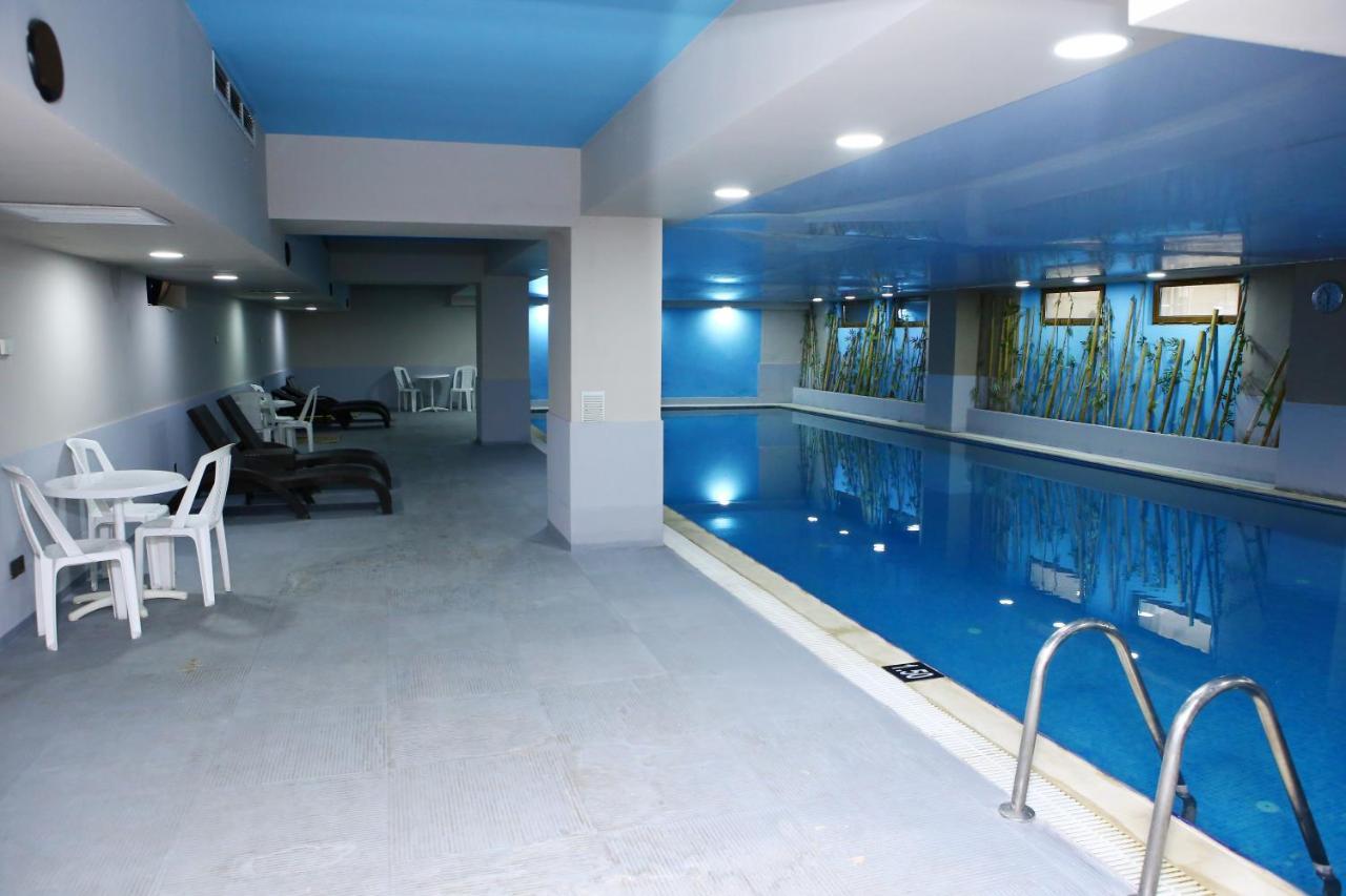 Deluxe Hotel Gandża Zewnętrze zdjęcie