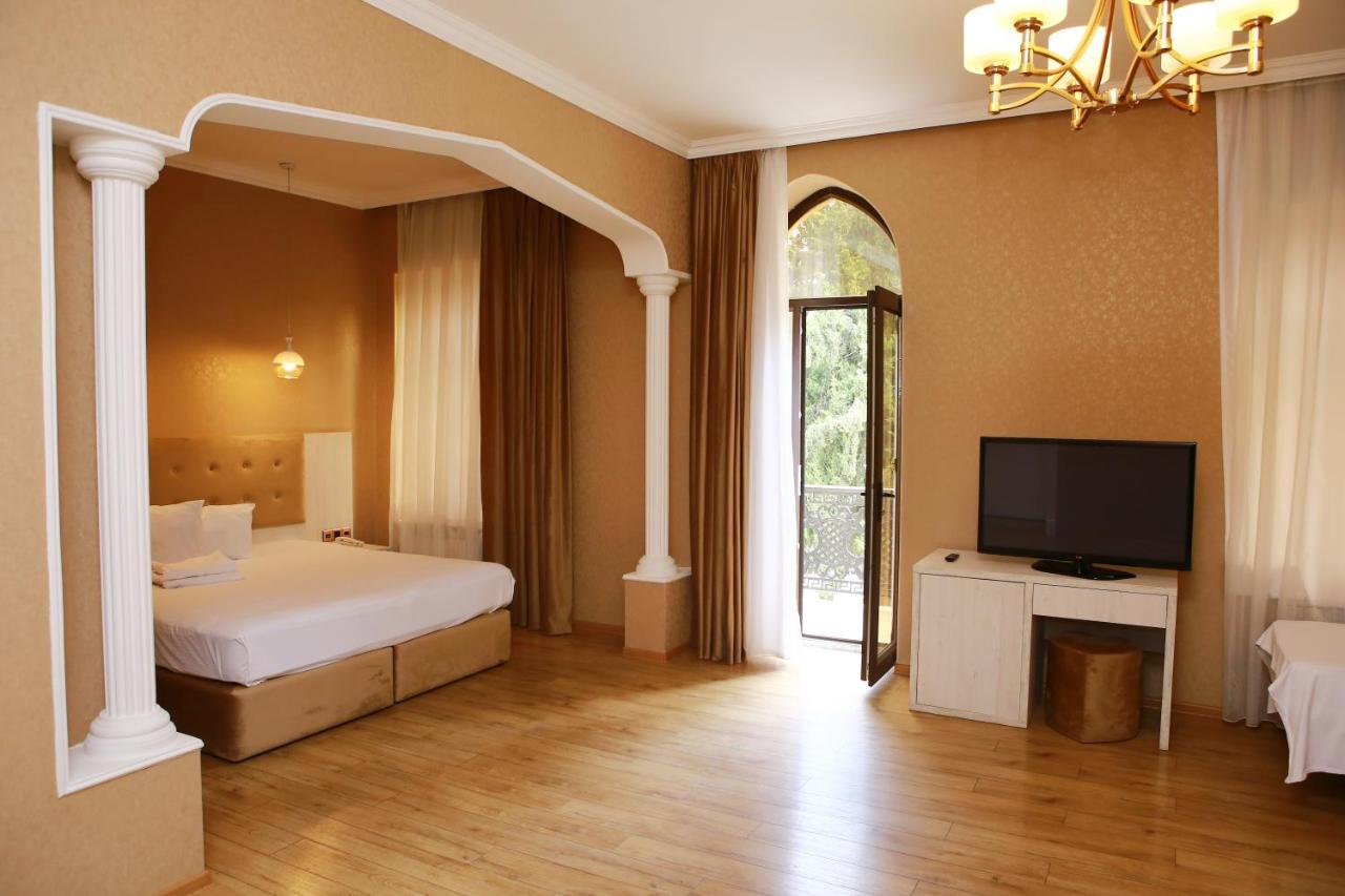 Deluxe Hotel Gandża Zewnętrze zdjęcie