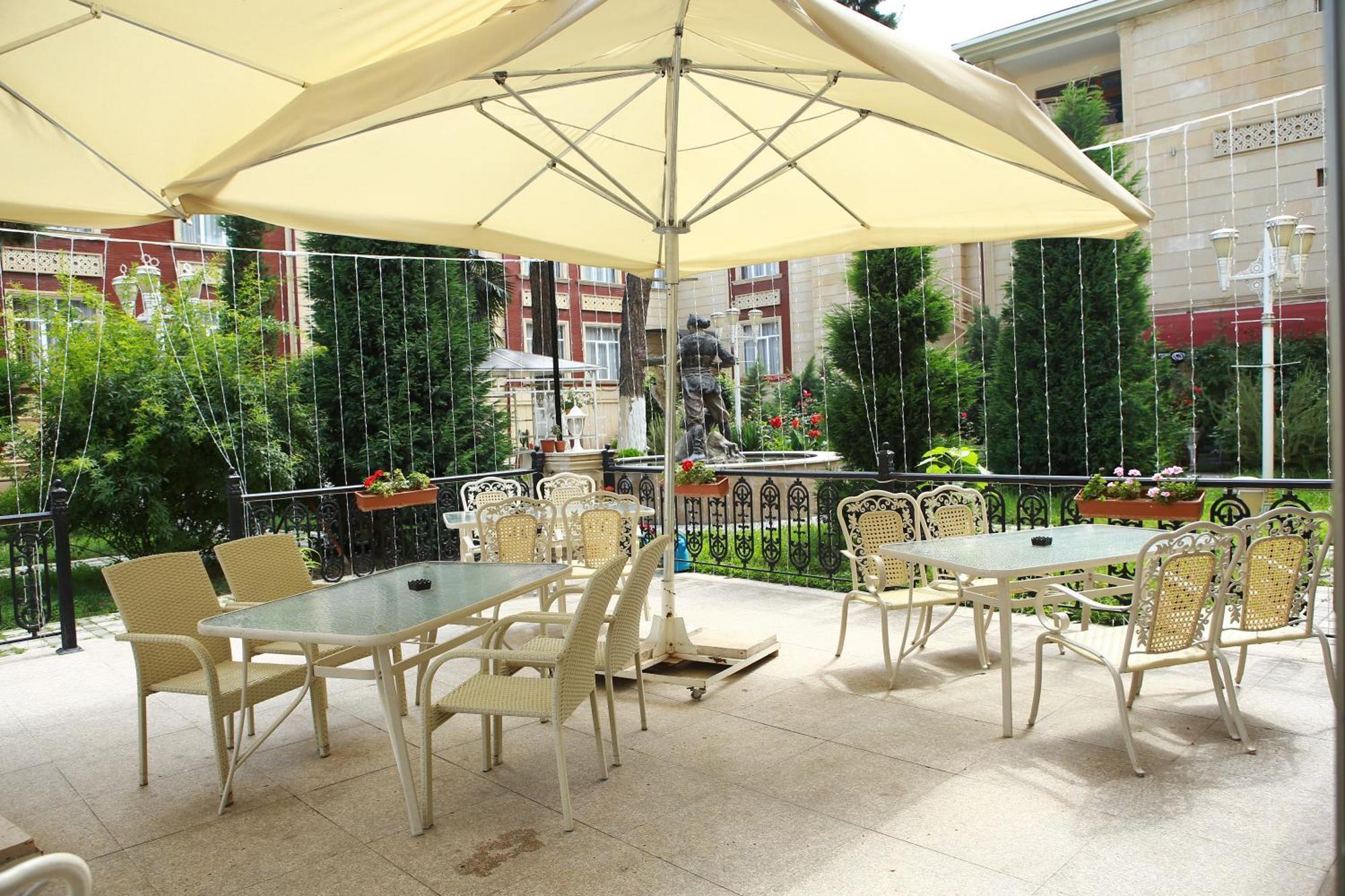 Deluxe Hotel Gandża Zewnętrze zdjęcie