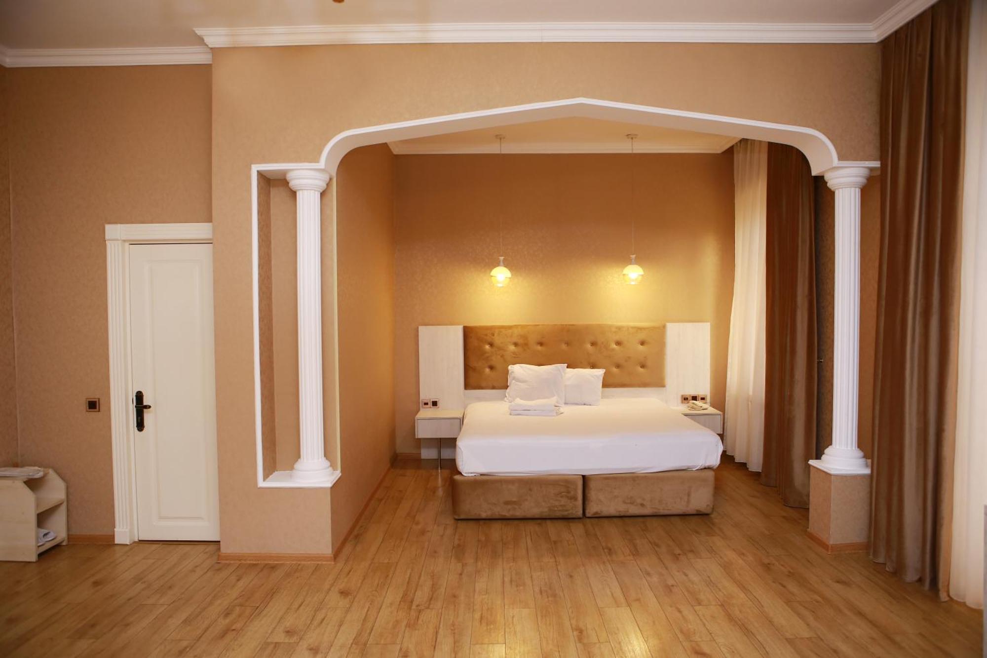 Deluxe Hotel Gandża Zewnętrze zdjęcie