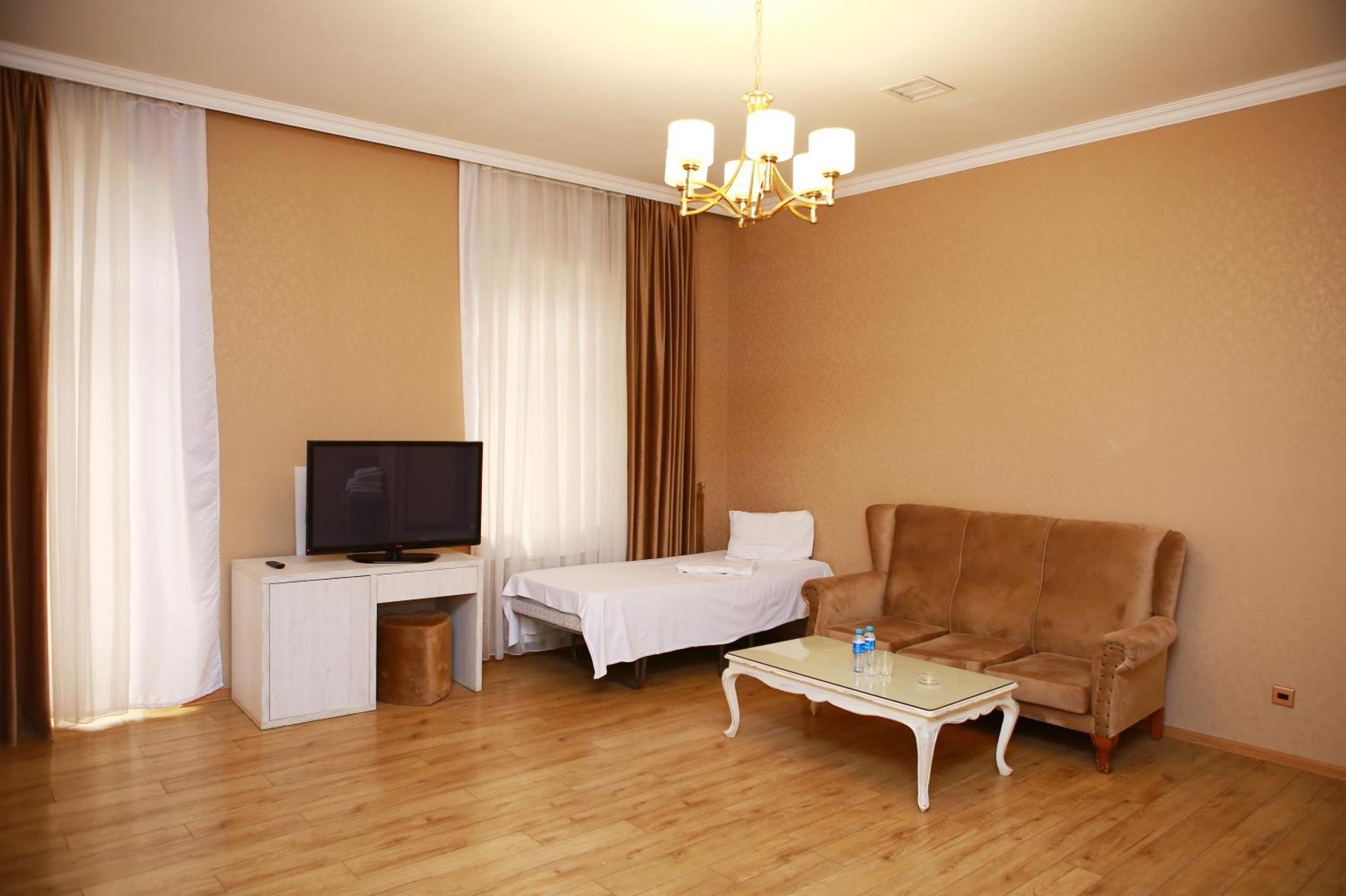 Deluxe Hotel Gandża Zewnętrze zdjęcie