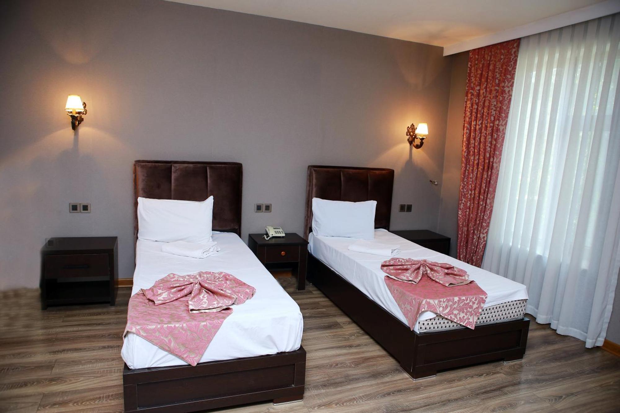Deluxe Hotel Gandża Zewnętrze zdjęcie