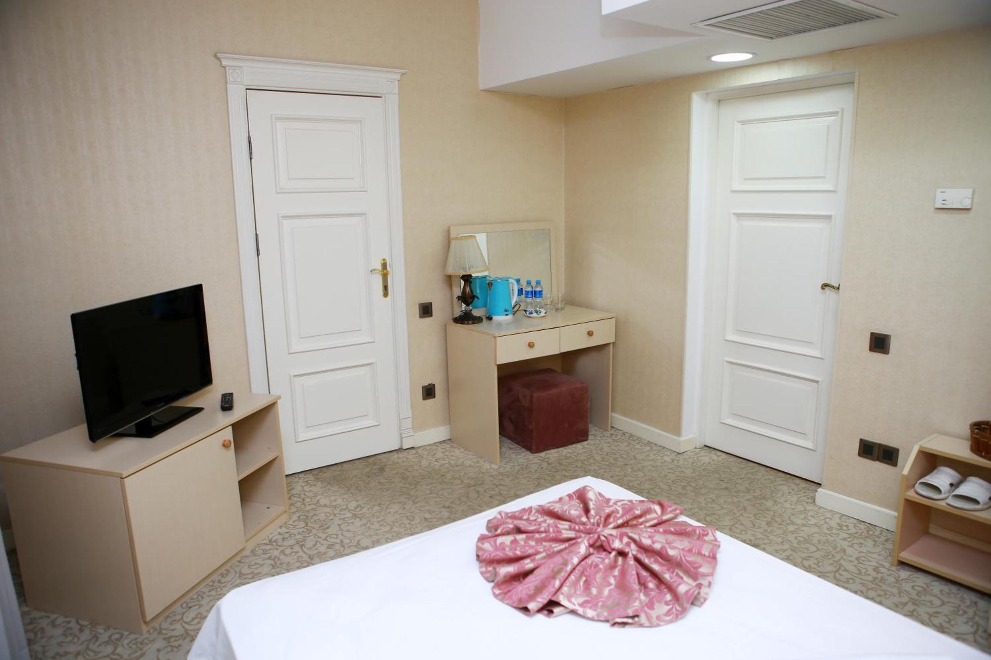 Deluxe Hotel Gandża Zewnętrze zdjęcie